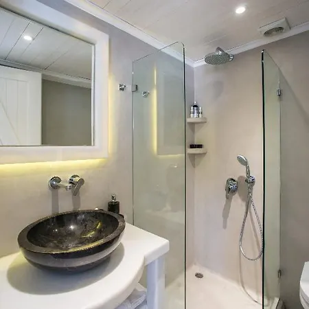 Naxos Rock Villas Hotel *